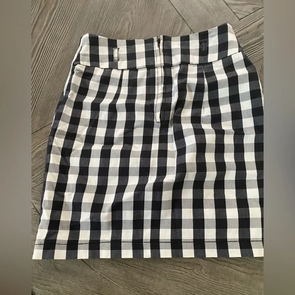 Dynamite Skirt Size Small - Picture 3 of 4